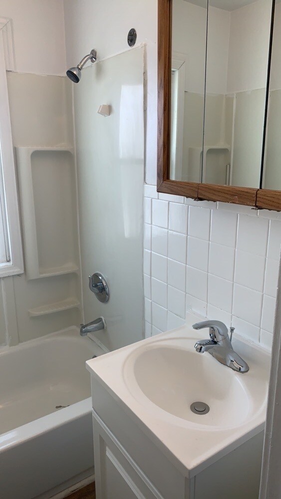 Building Photo - 128.5 Pointview