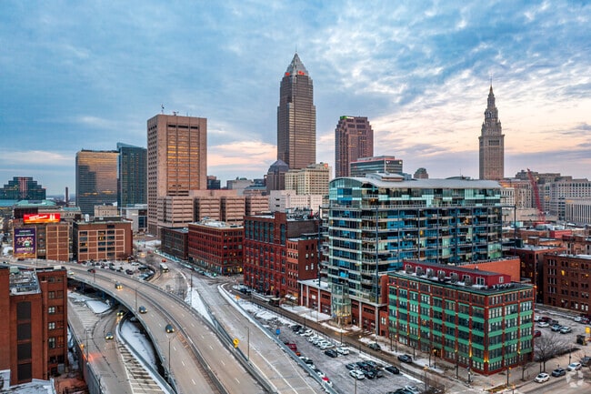Context - Pinnacle Condominiums