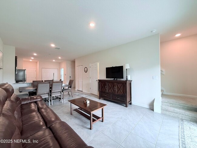 Building Photo - 48 Java Ln