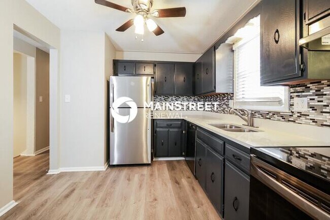 Building Photo - 3 Bedroom Pet-Friendly Home in Parkville, MO with Main Street Renewal