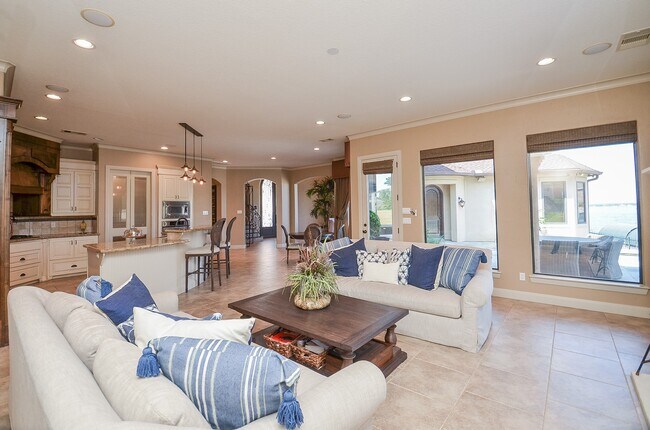 Building Photo - 12316 Oak Bend Cir