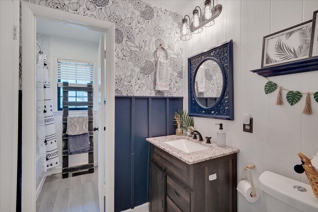 Building Photo - 409 Northclift Dr