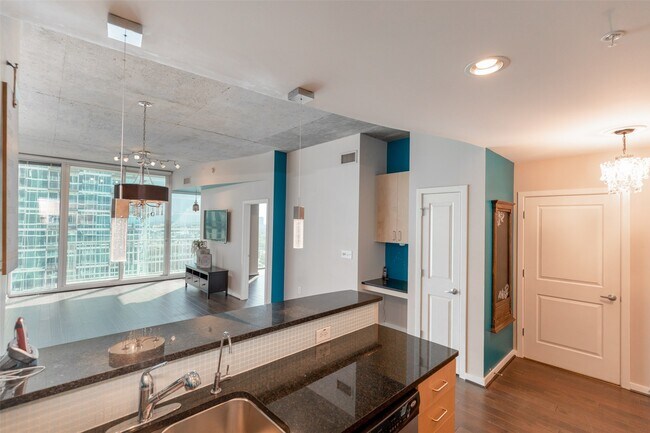 Building Photo - 5925 Almeda Rd