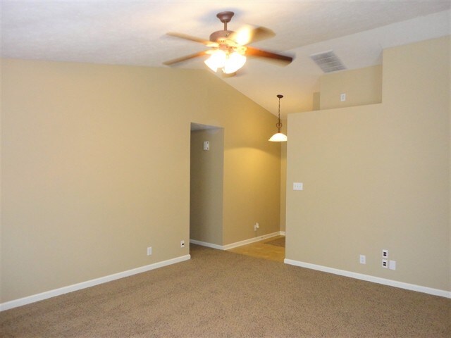 Building Photo - 1740 Brookview Dr