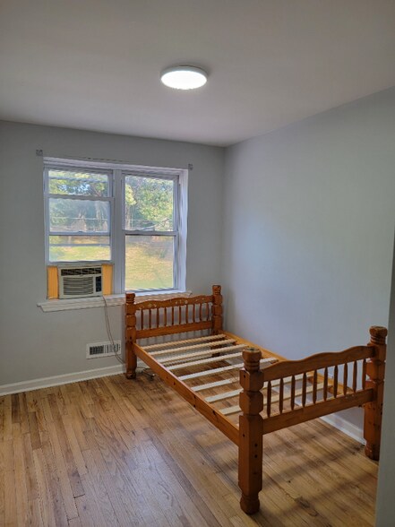 Building Photo - 825 Umbra St