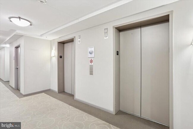 Building Photo - 1021 N Garfield St