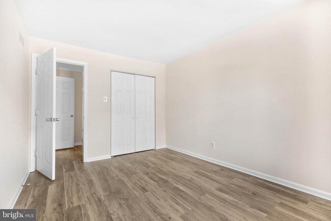 Building Photo - 303 Kidwelly Ct