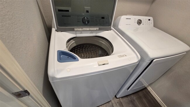 Building Photo - 233 Ridgeside Ct