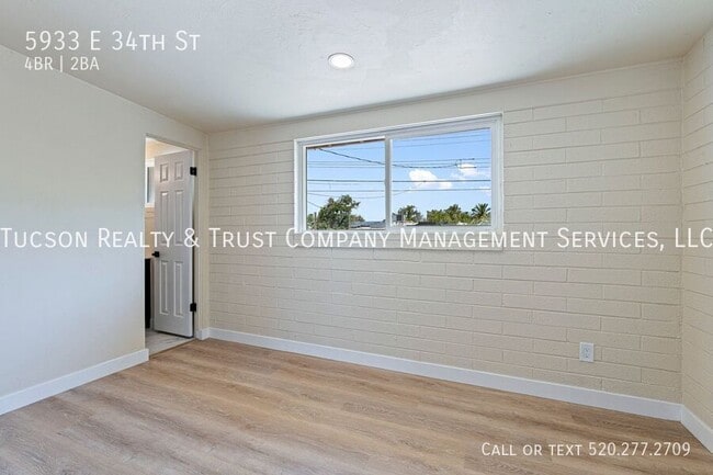 Building Photo - 5933 E 34th St