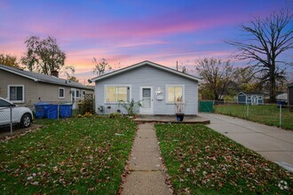 Building Photo - 8644 Jewett Ave