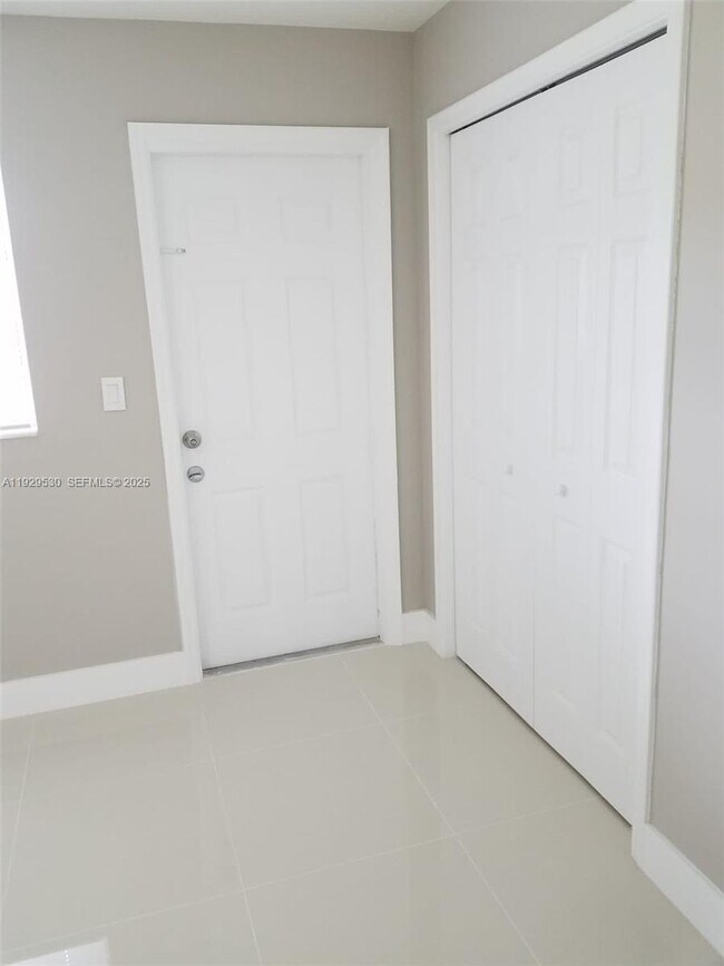 Building Photo - 1859 Wiley St