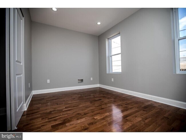 Building Photo - 1512 S 18th St