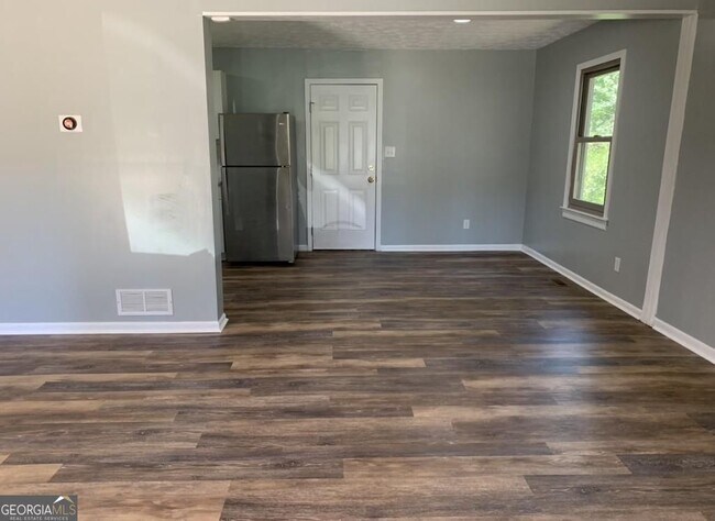 Building Photo - 19 Oak Hill Dr