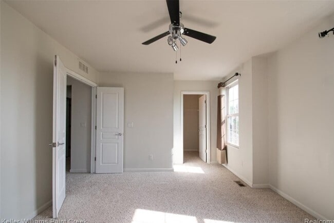 Building Photo - 5995 Branch Dr