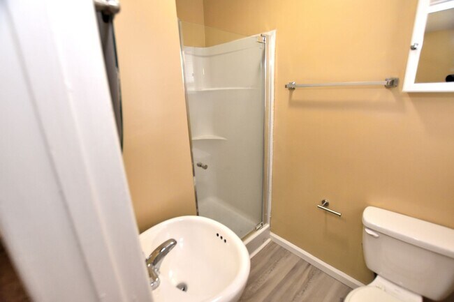 Building Photo - 1581 Charter Dr
