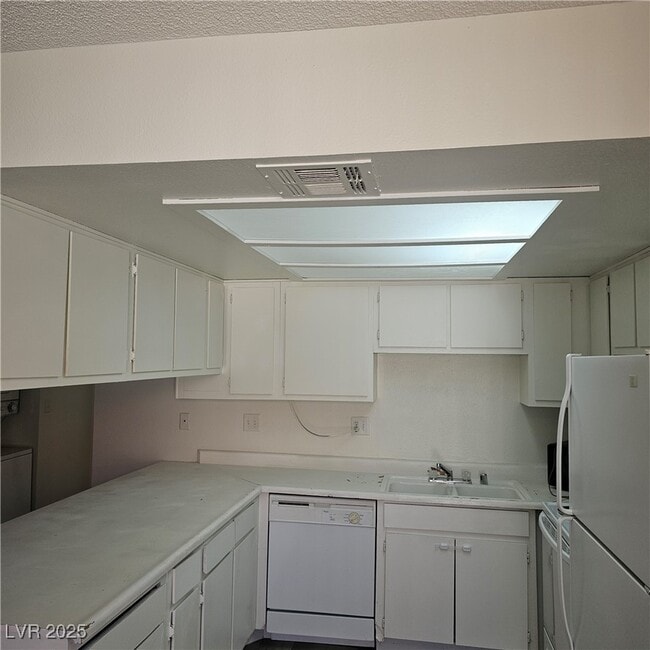 Building Photo - 4300 N Lamont St