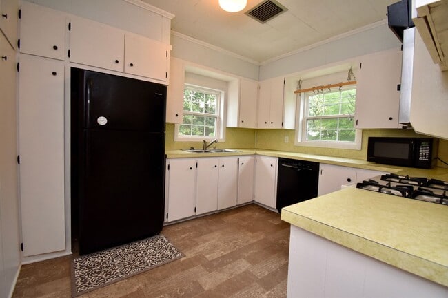 Building Photo - 3 Bed 2 Bath Home on Tech Drive