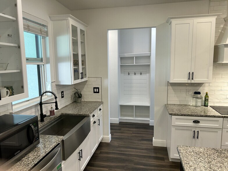 Building Photo - 223 Emmy Cv