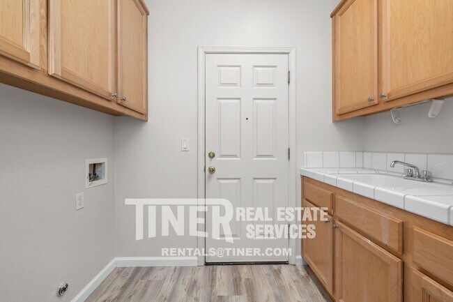 Building Photo - 51 Tulip Tree Cir