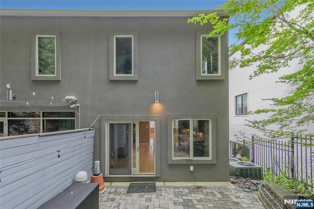 Building Photo - 760A Undercliff Ave