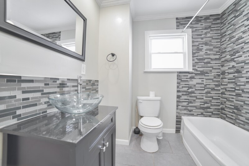 Building Photo - 225 Henderson St