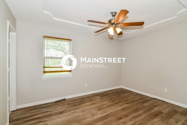 Building Photo - 4 Bedroom Pet-Friendly Home in BELTON, MO with Main Street Renewal