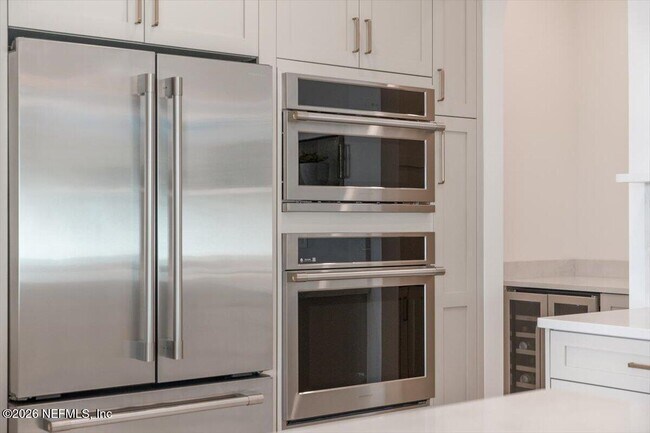 Building Photo - 114 12th Ave S