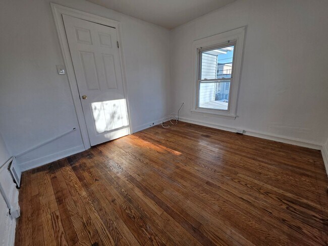 Building Photo - 47 Elmendorf St