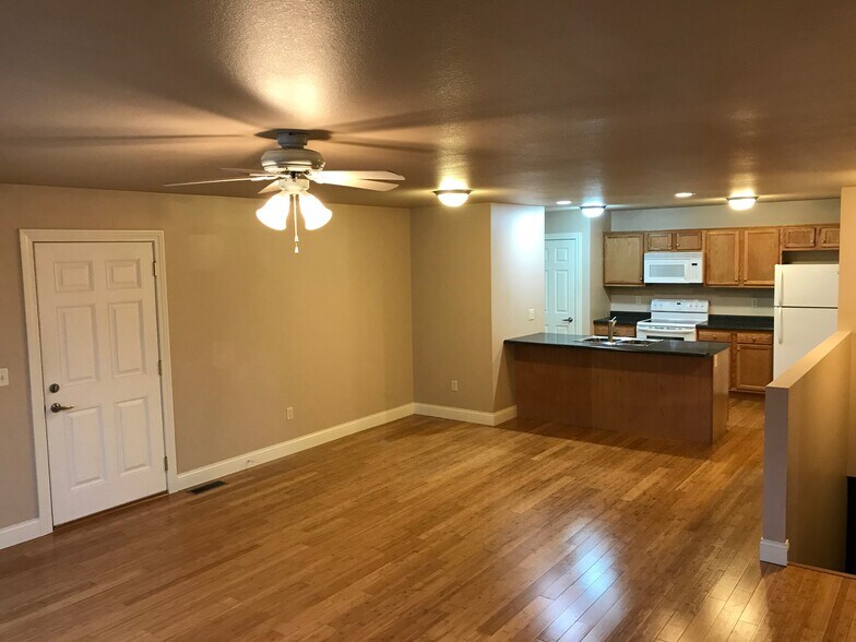 Open floor plan - 104 Scenic Drive
