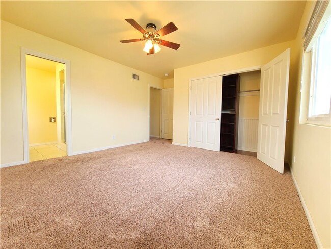 Building Photo - 12149 Country Club Ln