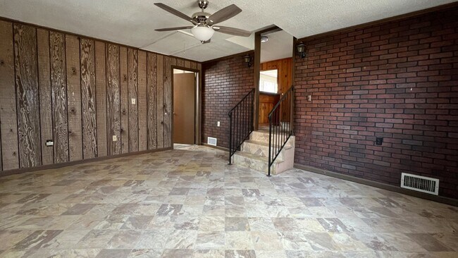 Building Photo - Coming Soon : 3BR+, 1 1/2BA house in Greenbrier