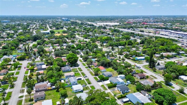 Building Photo - 3331 NW 8th Pl