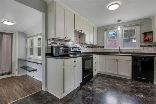 Building Photo - 3 Bedroom Single Home on the North Side of...