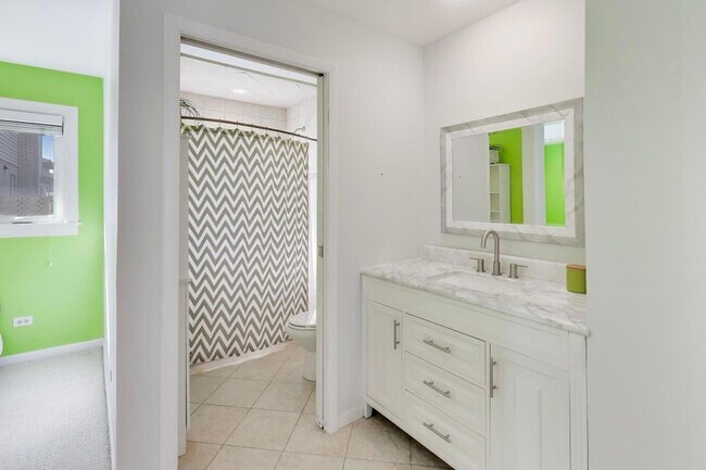 Building Photo - 2616 N Dryden Pl