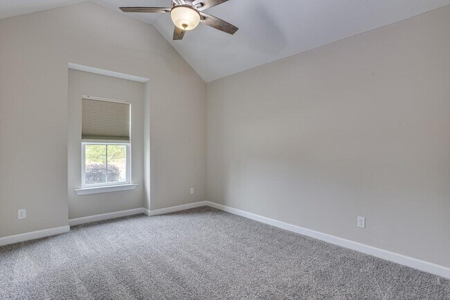 Building Photo - 233 Carlow Dr