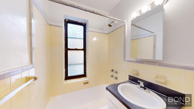 Building Photo - 162 E 55th St