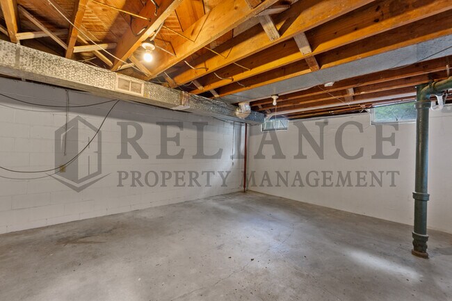 Building Photo - 1014 N Yale Ave