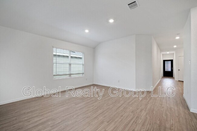 Building Photo - 9105 Navarro Vis