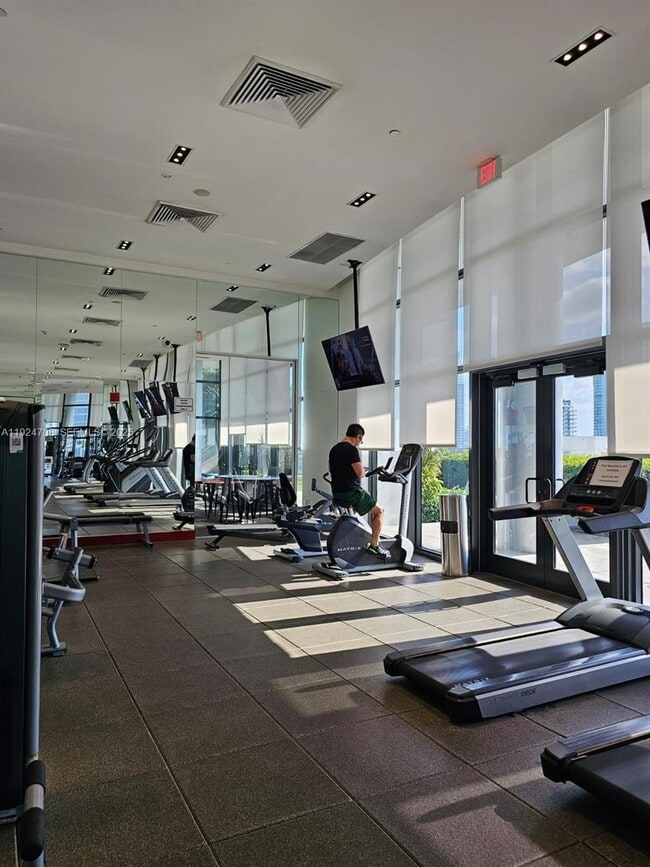 Building Photo - 1600 NE 1st Ave