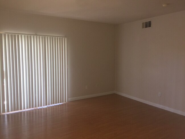 Building Photo - Perfect 2 bed/2 bath condo in Summerlin!