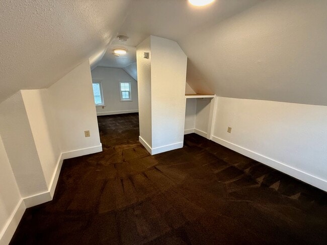 Building Photo - Beautiful 3 Bed 2 Bath Spokane Home w/ Detached Garage and Large Fully-Fenced Yard!