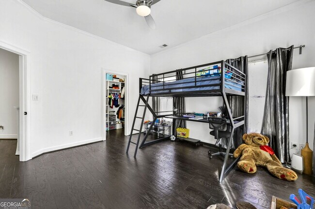 Building Photo - 300 Island Cove Dr