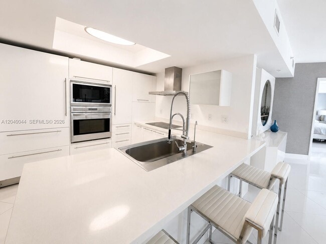 Building Photo - 200 Sunny Isles Blvd