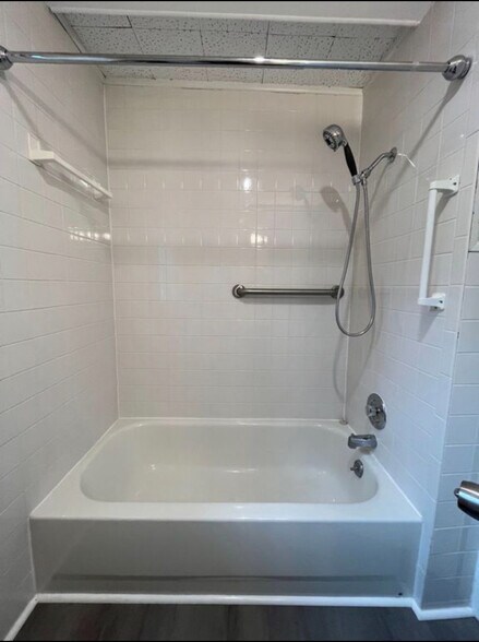 Building Photo - 3009 Cox Ln