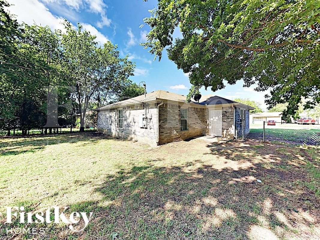 Building Photo - 809 Tuskegee St