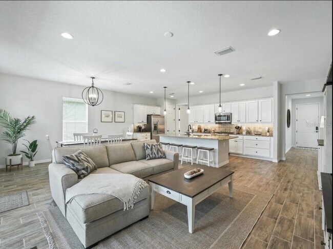 Building Photo - 5552 NW 40th Loop