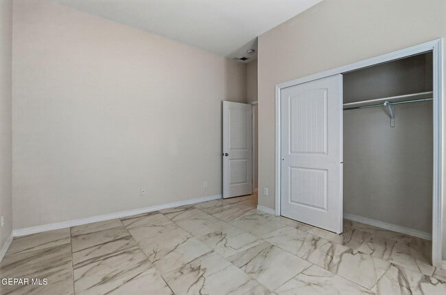 Building Photo - 941 Aqueduct Ave