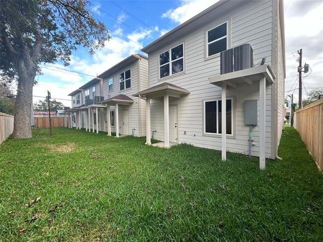 Building Photo - 5718 Harbrook Dr