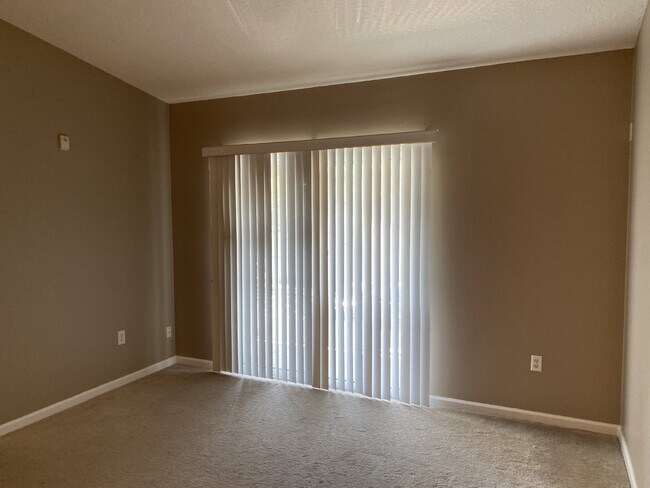 Building Photo - FOR RENT:  3BR 2BA 2ND FLOOR CONDO IN THE ...