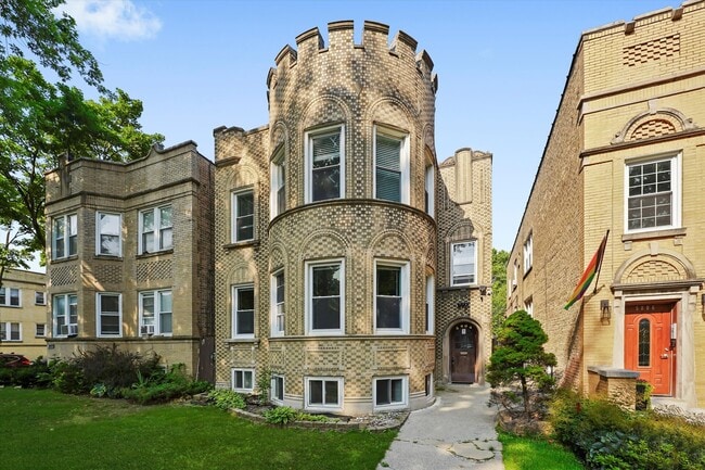 Primary Photo - 5804 N Artesian Ave